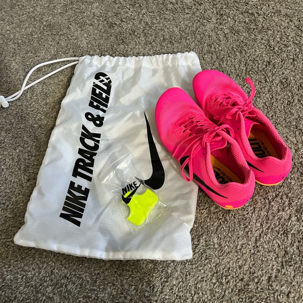 Nike track spikes 
new and only worn once 
comes with travel bag